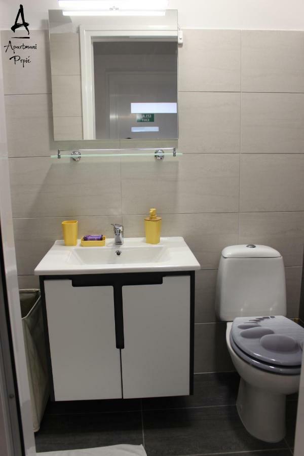 Apartmani Prpic Ražanac Eksteriør billede