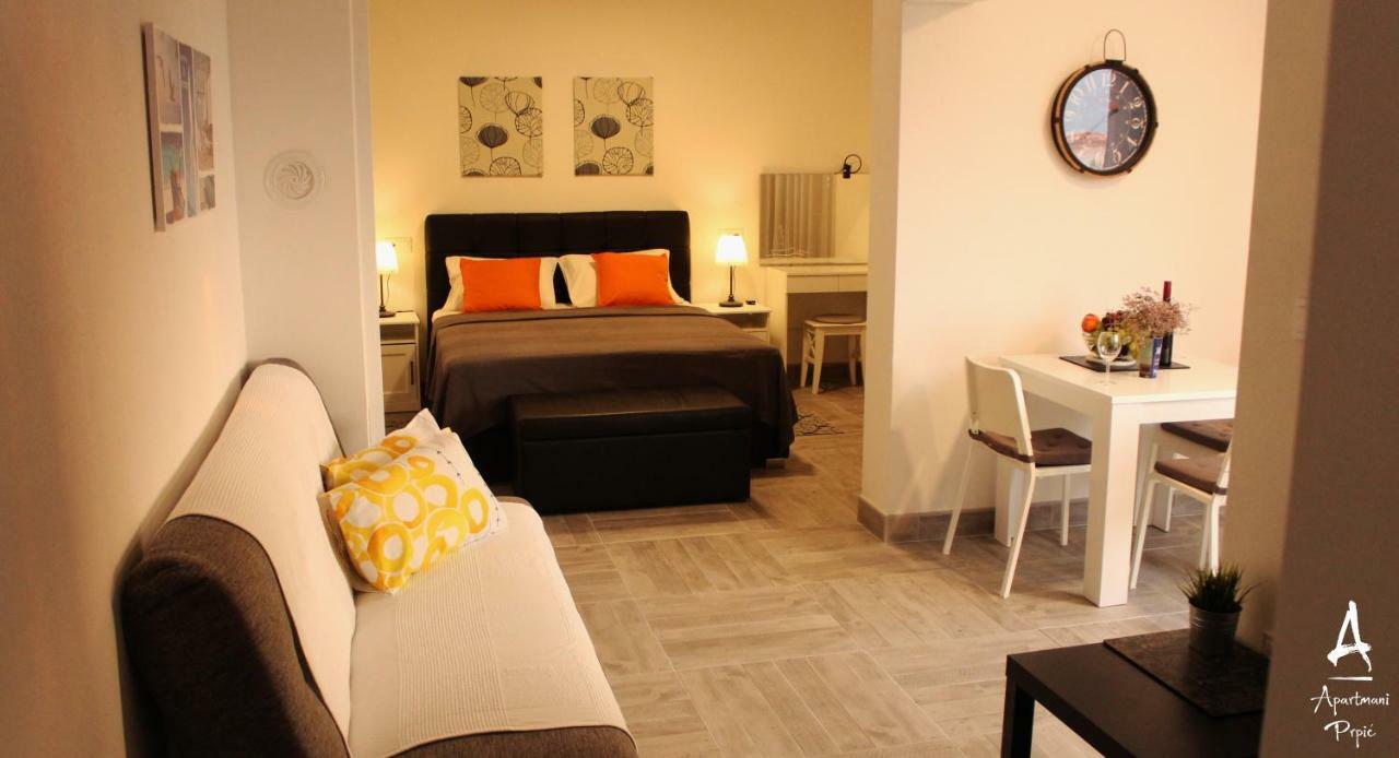 Apartmani Prpic Ražanac Eksteriør billede