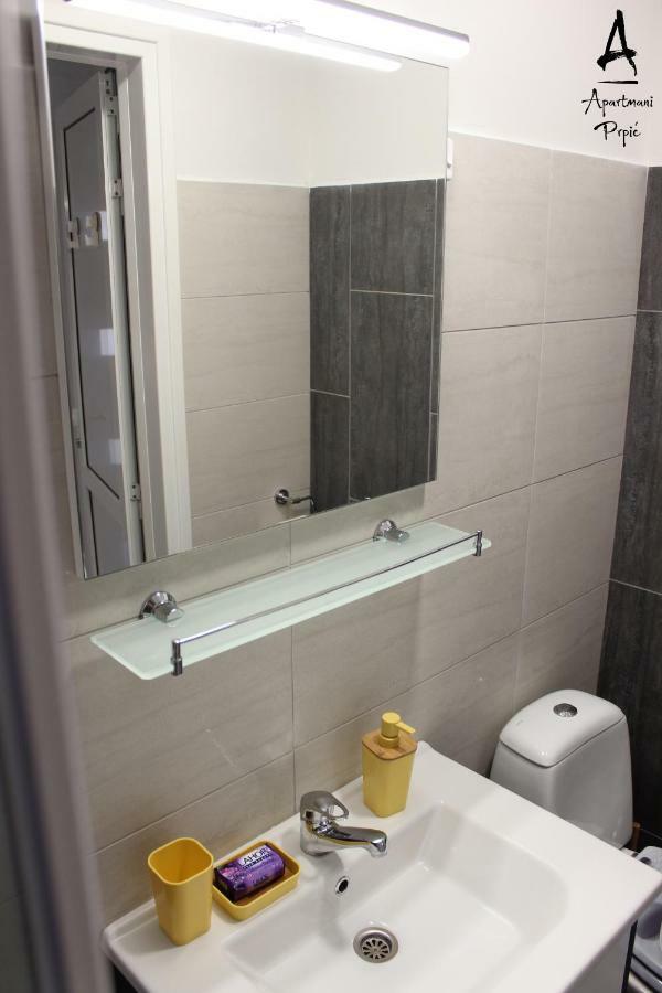 Apartmani Prpic Ražanac Eksteriør billede
